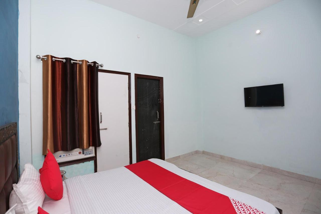 Oyo 29517 Hotel Barsana Palace Chhata Exteriér fotografie