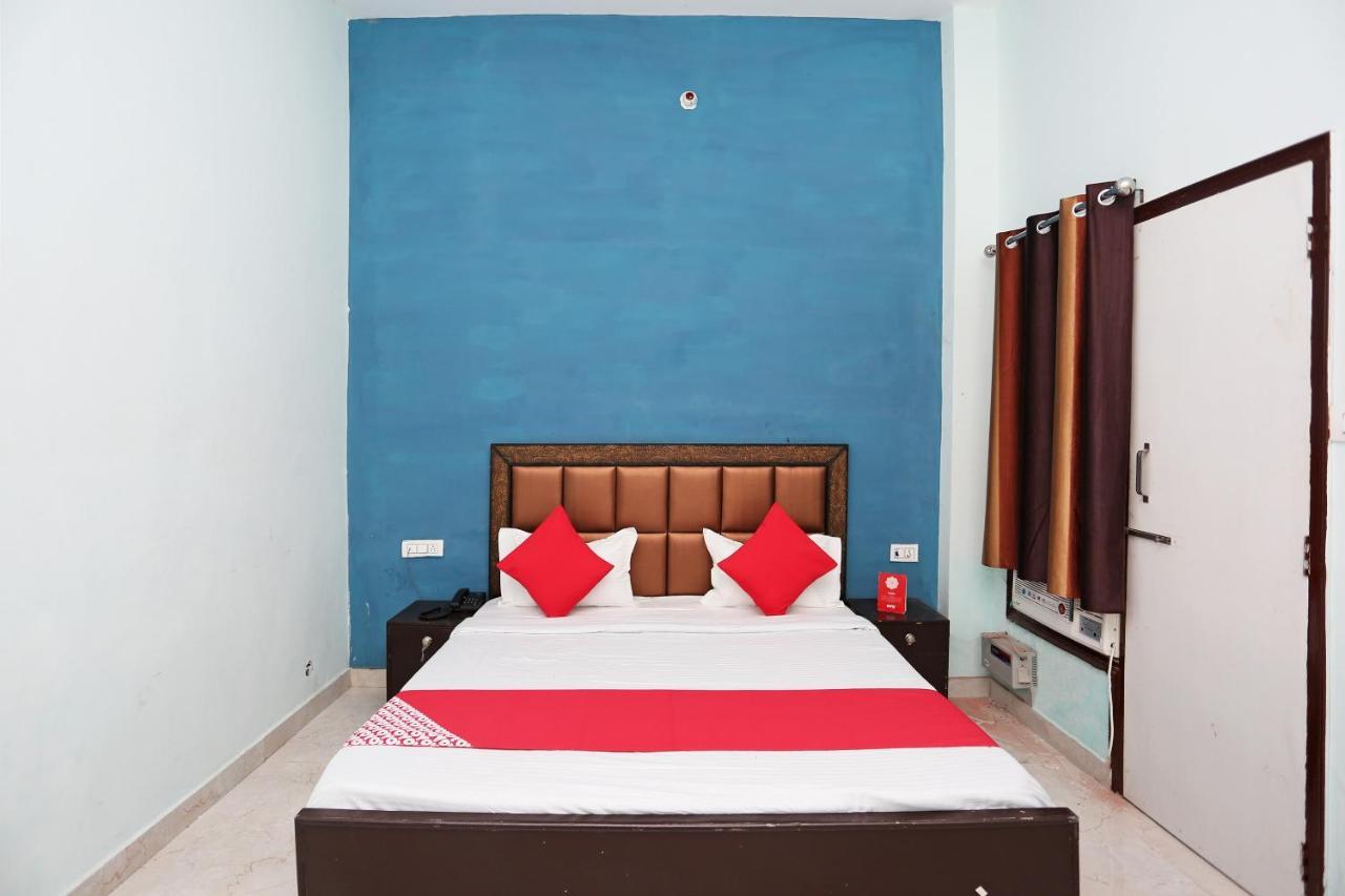 Oyo 29517 Hotel Barsana Palace Chhata Exteriér fotografie