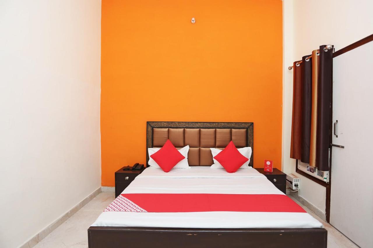 Oyo 29517 Hotel Barsana Palace Chhata Exteriér fotografie