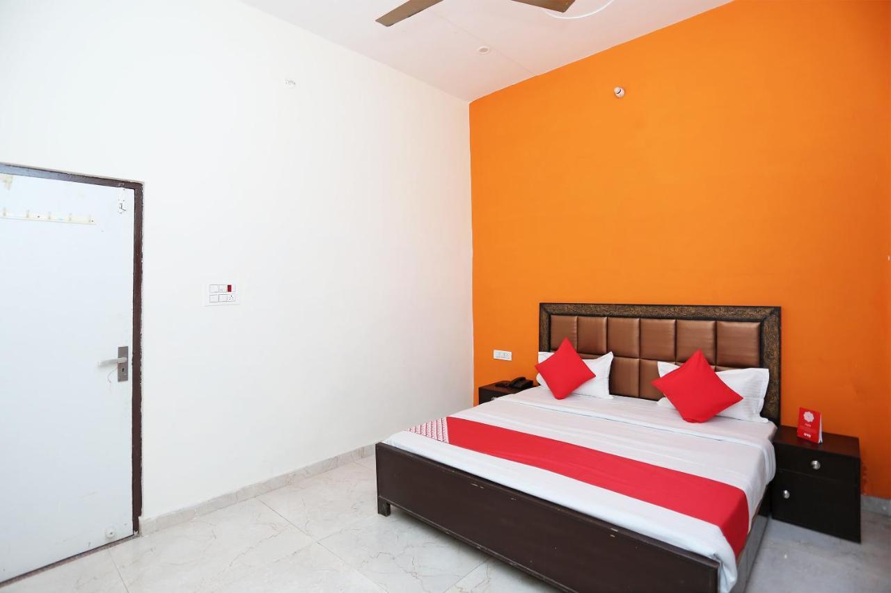 Oyo 29517 Hotel Barsana Palace Chhata Exteriér fotografie