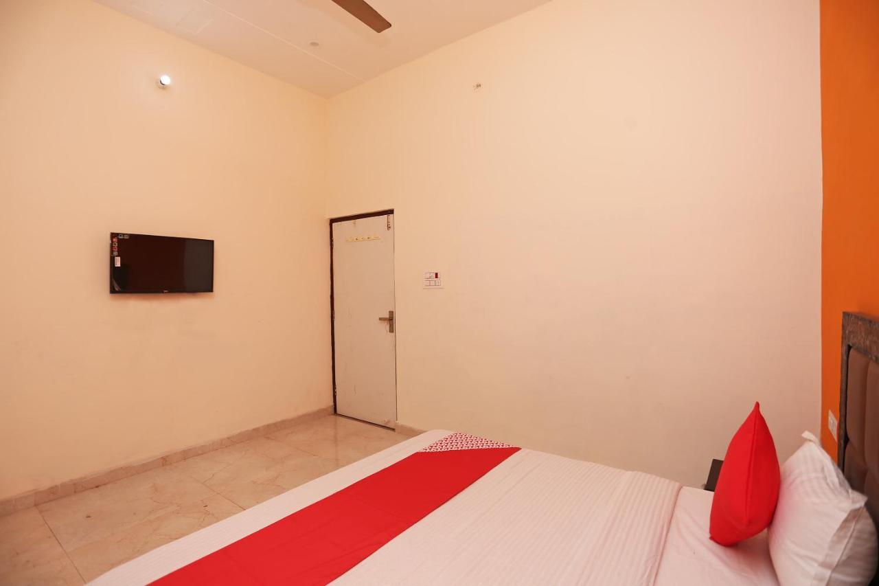 Oyo 29517 Hotel Barsana Palace Chhata Exteriér fotografie