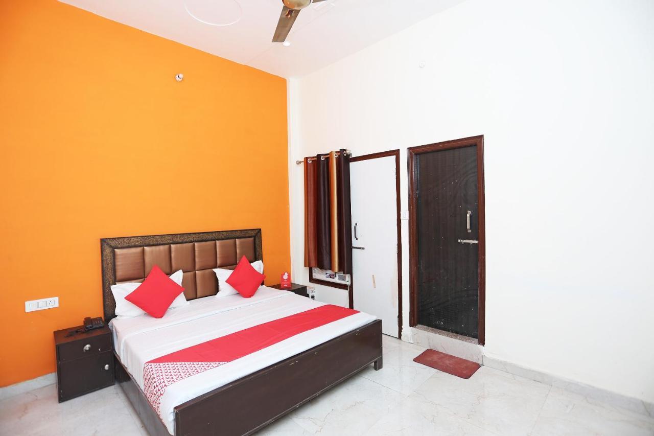 Oyo 29517 Hotel Barsana Palace Chhata Exteriér fotografie