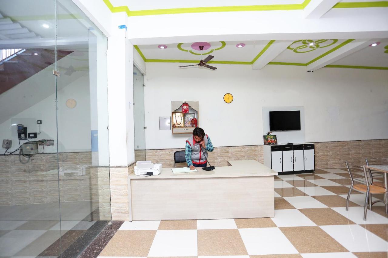 Oyo 29517 Hotel Barsana Palace Chhata Exteriér fotografie